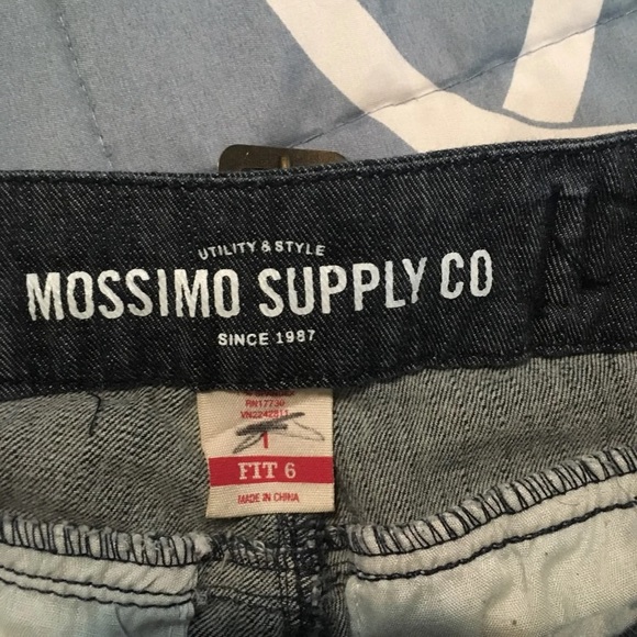 Shorts - Picture 3 of 3